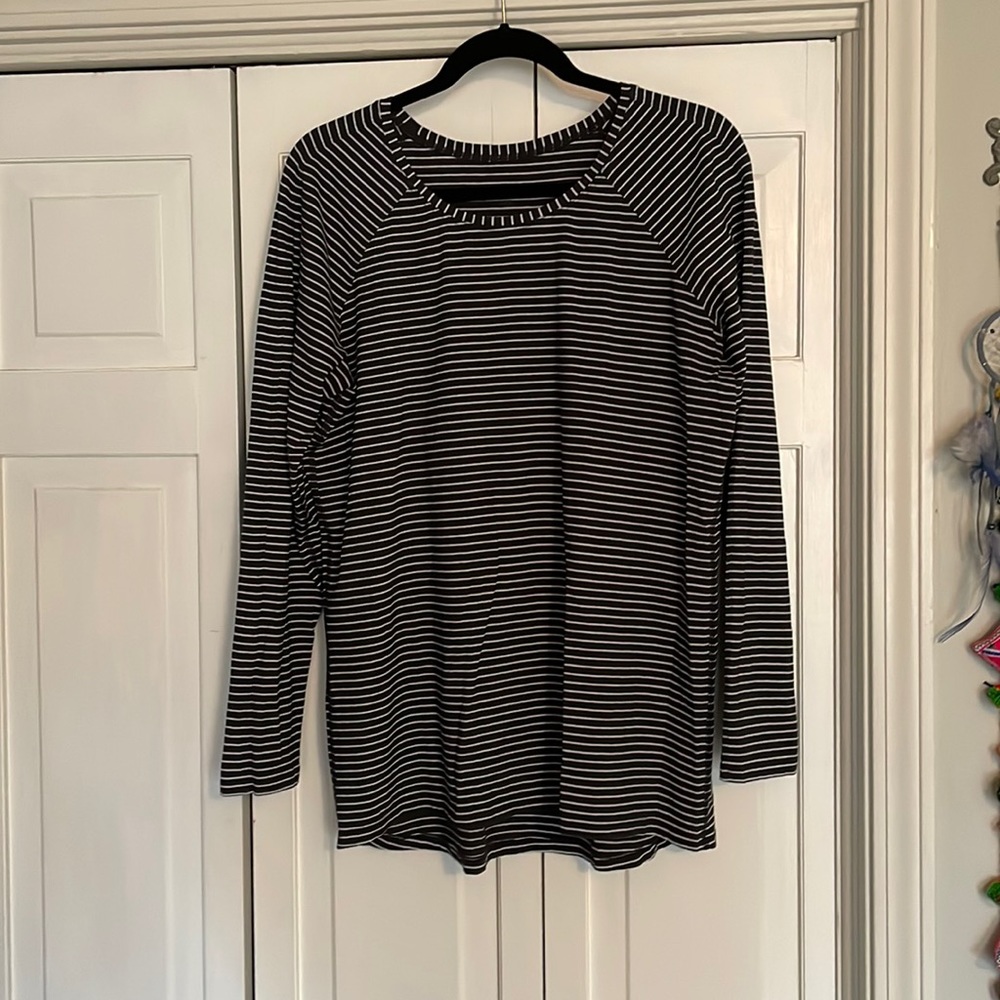 Lululemon L/S charcoal & white striped top. Size 12, tag cut out. Good condition